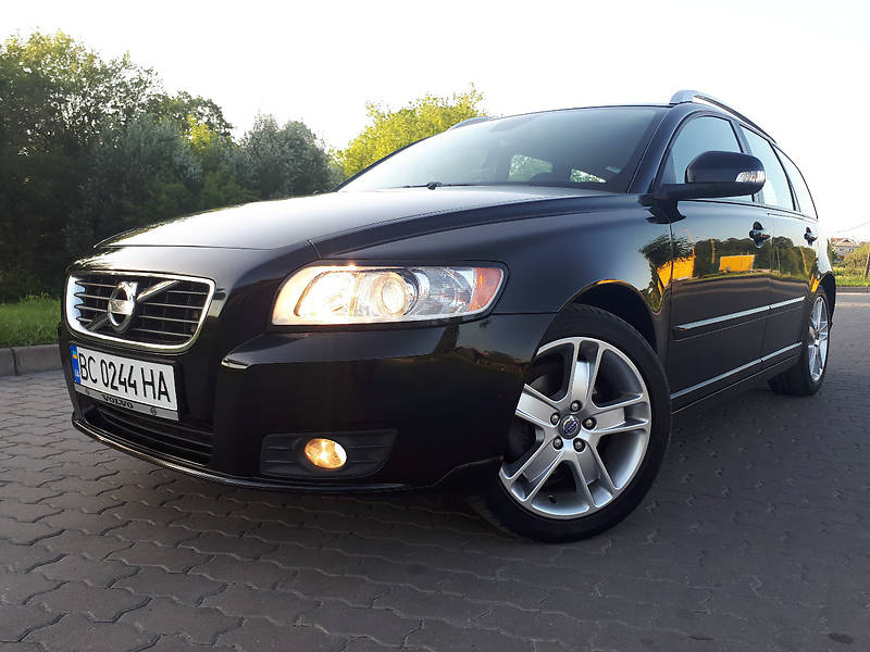 Volvo V50 2010 года