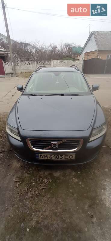 Хетчбек Volvo V50