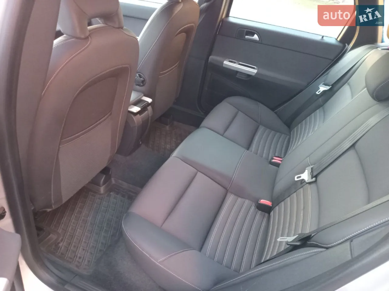 2011 Volvo V50 - мініатюра 4