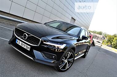 Volvo V60 Cross Country O F F I C I A L  AWD 2020