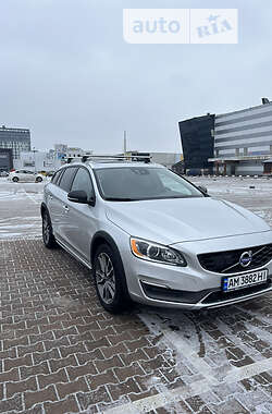 Volvo V60 Cross Country  2015