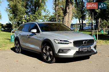 Volvo V60 Cross Country 2024