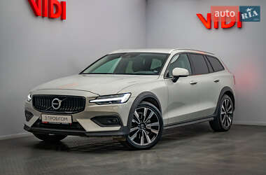 Volvo V60 Cross Country 2019
