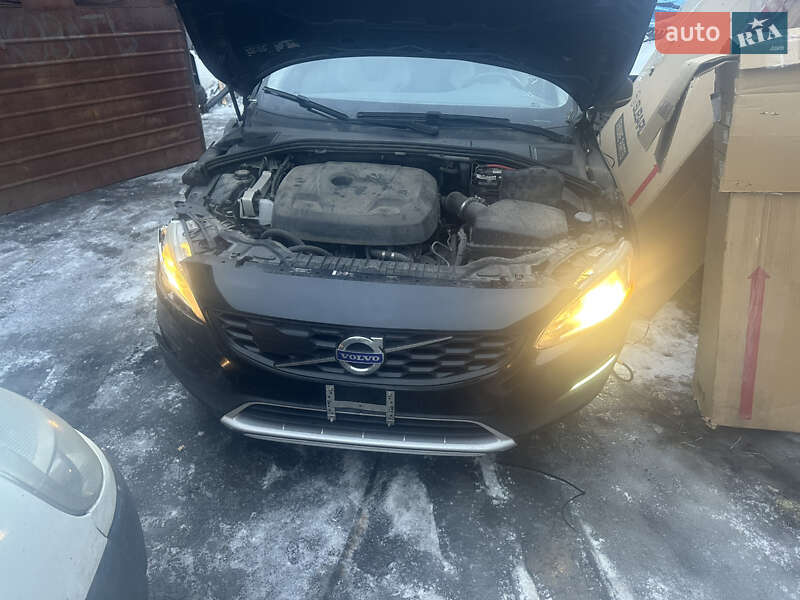 Седан Volvo V60 Cross Country