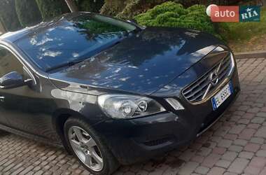 Volvo V60  2012