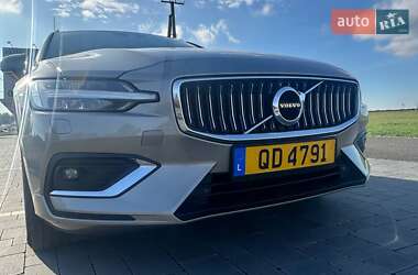 Volvo V60  2021