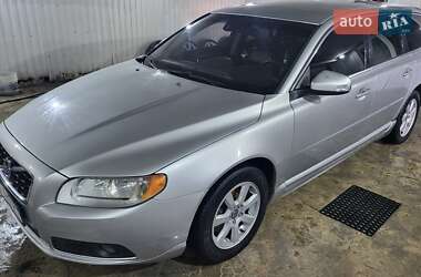 Volvo V70  2013