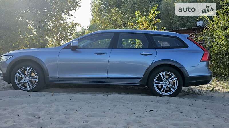 Volvo V90 Cross Country