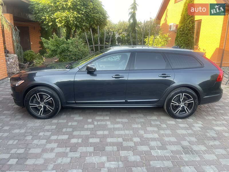 Универсал Volvo V90 Cross Country