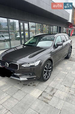 Volvo V90 Cross Country 2023