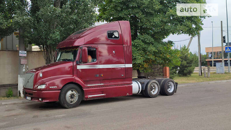 Тягач Volvo VNL 630