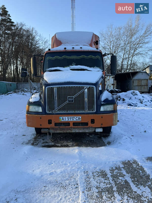 Тягач Volvo VNL 630