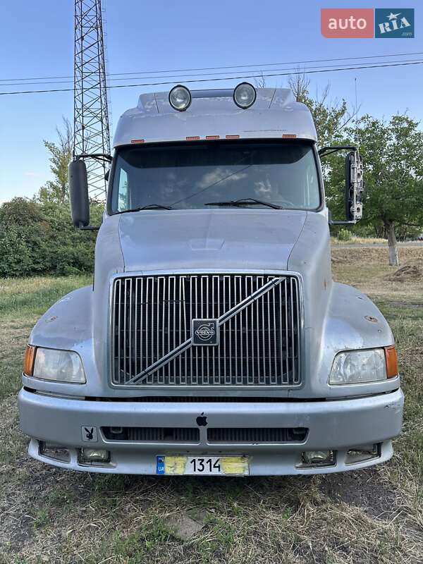 Volvo VNL 660
