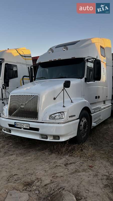 Грузовики Volvo VNL 660