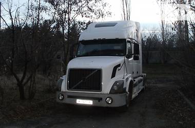 Volvo VNL 670  2004