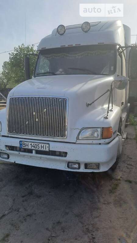 Тягач Volvo VNL 670