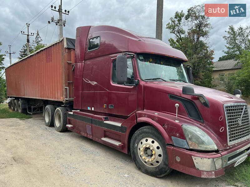 Тягач Volvo VNL 670