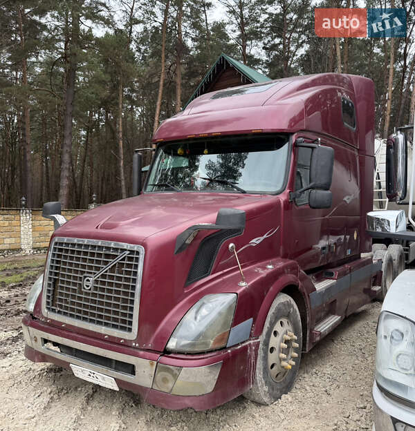 Тягач Volvo VNL 670