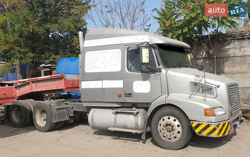Грузовики Volvo VNM 630