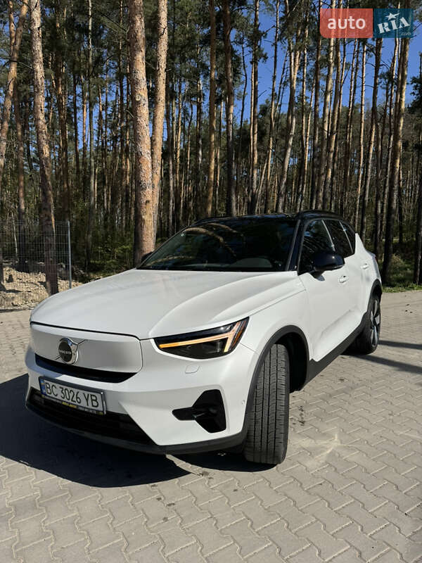 Легкові Volvo XC40
