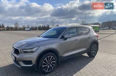 Volvo XC40  2021