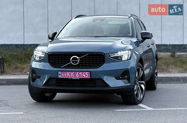 Volvo XC40  2024