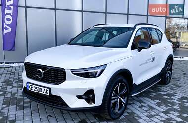 Volvo XC40 2025