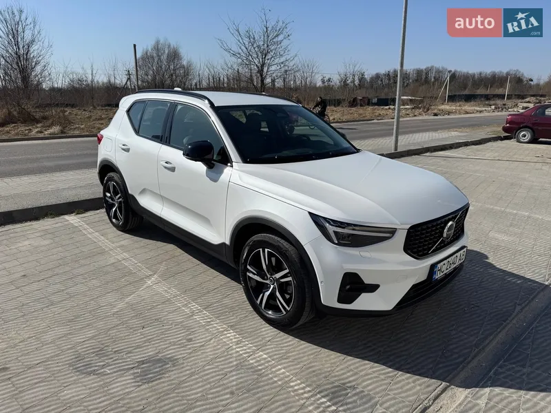Volvo XC40 2024