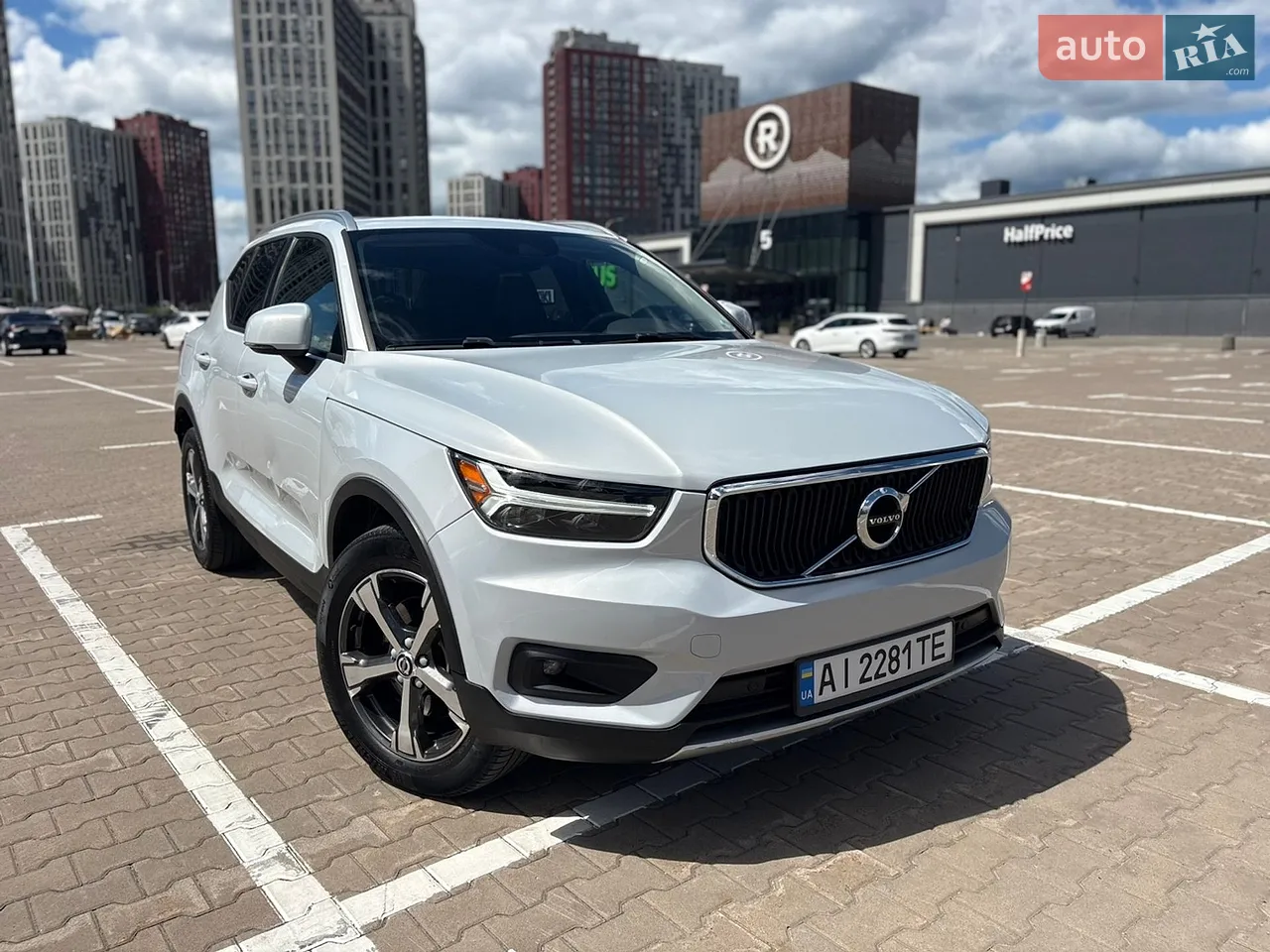 2020 Volvo XC40 - фото 1