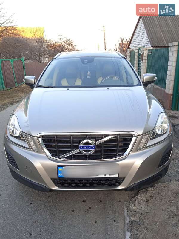 Универсал Volvo XC60