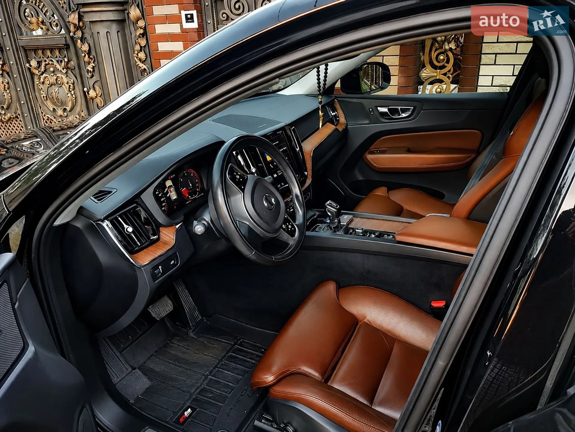 Volvo XC60 2019 VIN YV1UZA8UDL1483330 фото оголошення 7 з 20