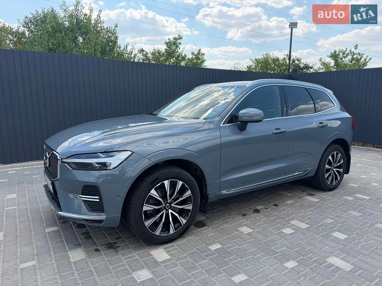 2022 Volvo XC60 - фото 1