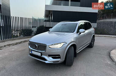 Volvo XC90  2021