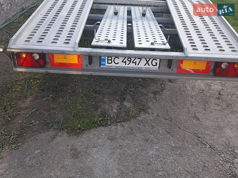 Weekend W350B