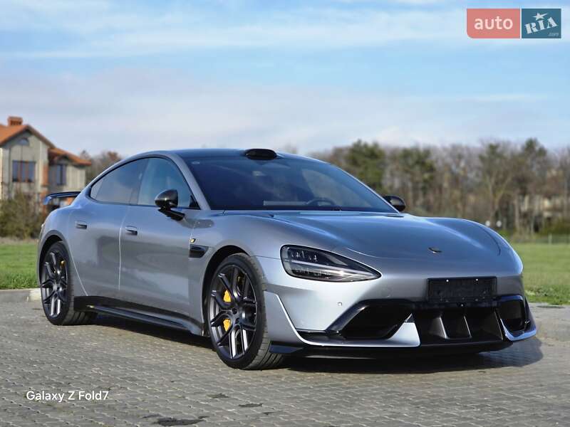 Седан Xiaomi SU7 Ultra