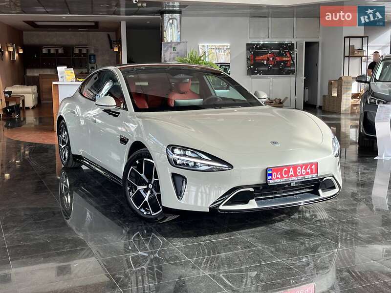 Седан Xiaomi SU7