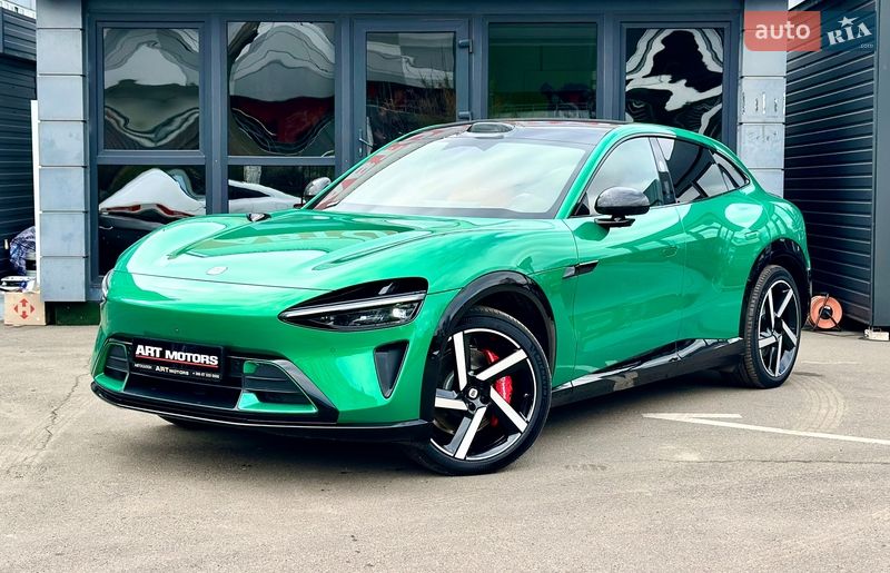 Седан Xiaomi YU7