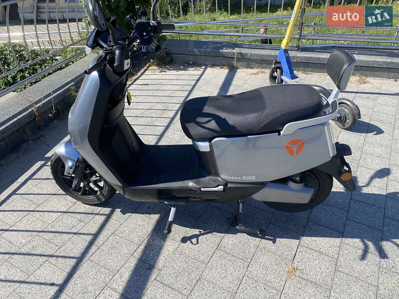 Yadea E8S