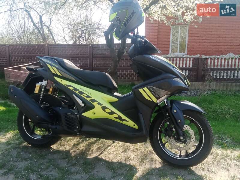 Макси-скутер Yamaha Aerox