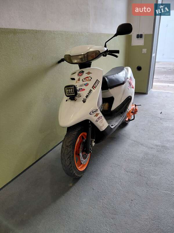 Скутер Yamaha Axis