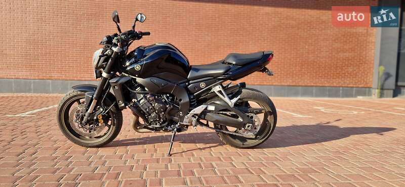 Спортбайк Yamaha FZ-1
