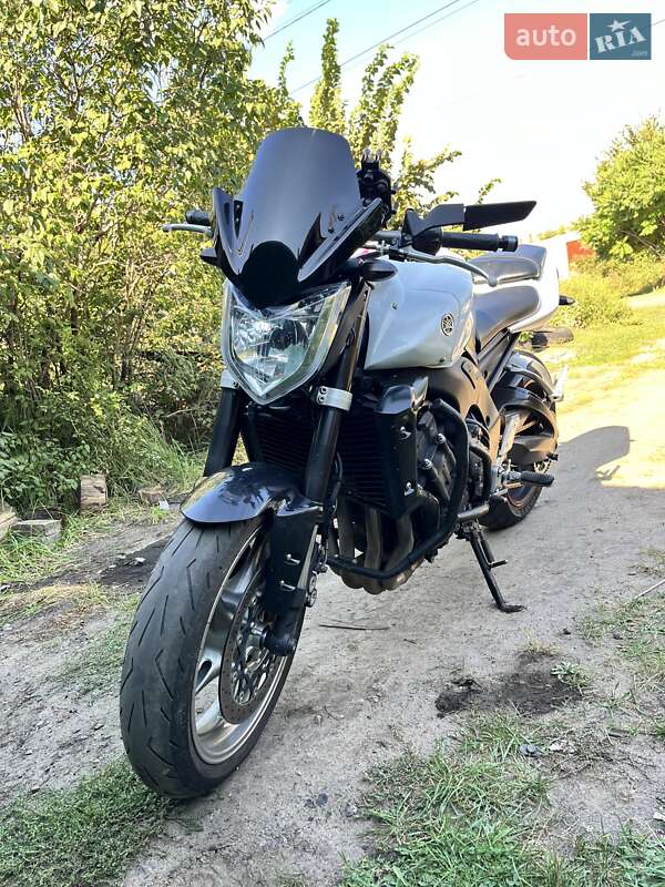 Мотоцикл Без обтекателей (Naked bike) Yamaha FZ-1