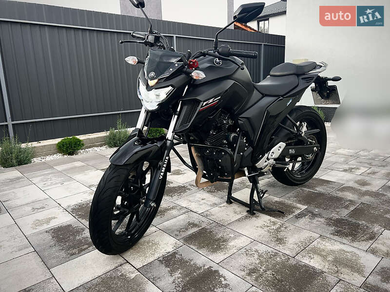 Yamaha FZ 250