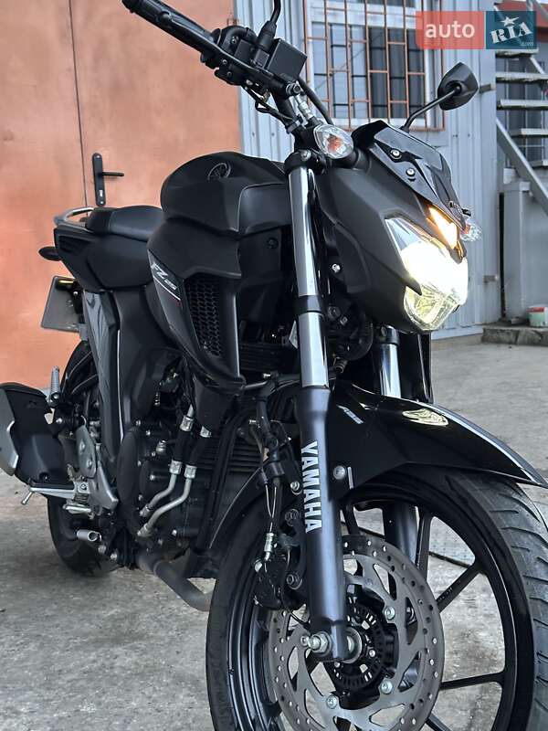 Мотоцикл Классик Yamaha FZ 25