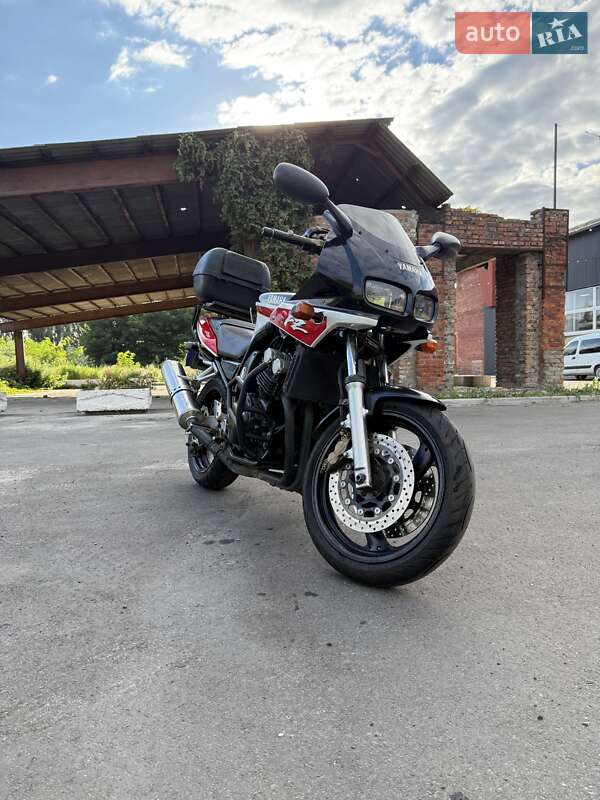 Мотоцикл Спорт-туризм Yamaha FZ 400