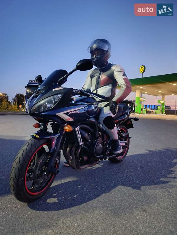 Мотоцикл Спорт-туризм Yamaha FZ6 S2