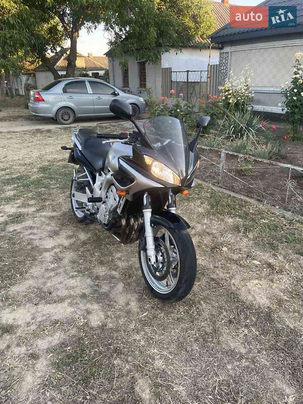 Yamaha FZ6 S2