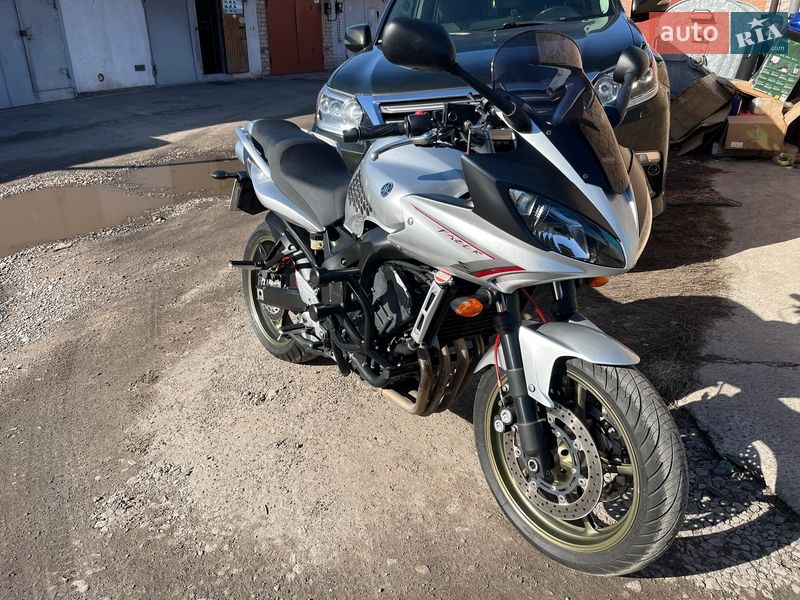 Yamaha FZ6 S2