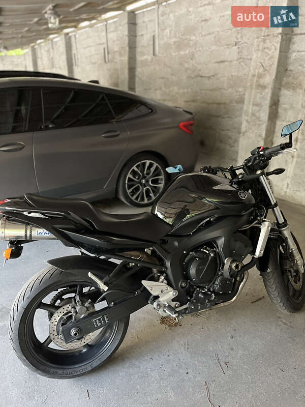 Мотоцикл Классик Yamaha FZ6