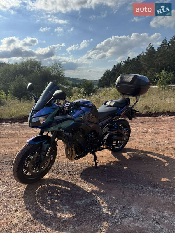 Спортбайк Yamaha FZ